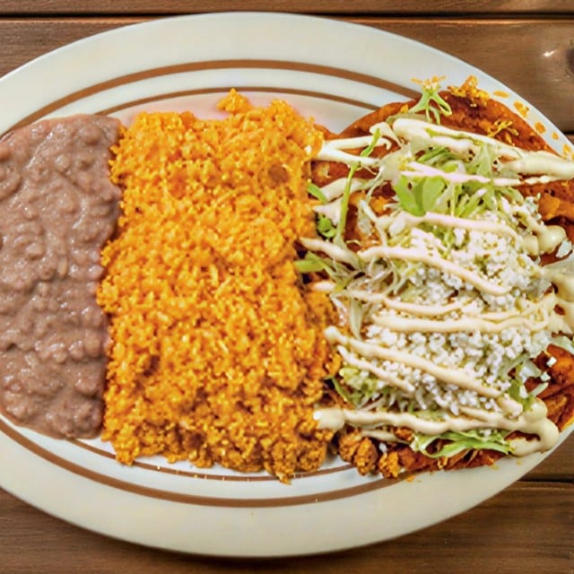 Enchiladas Verdes o Rojas.